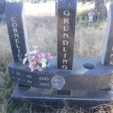 GRUNDLING Cornelius 1943-2002 &amp; Helena