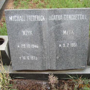 MZYK Michael Frederick 1946 - 1973 en Agatha Conchetta L. 1951 -
