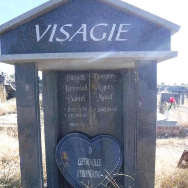 VISAGIE Patrick Jeremiah Daniel 1932-2011 &amp; Dorothy Agnes Maud 1942-