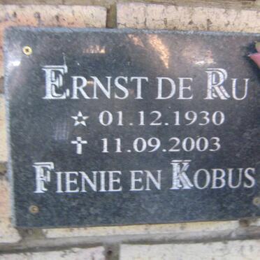 RU Ernst, de 1930-2003