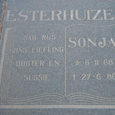 ESTERHUIZEN Sonja 1968-1986
