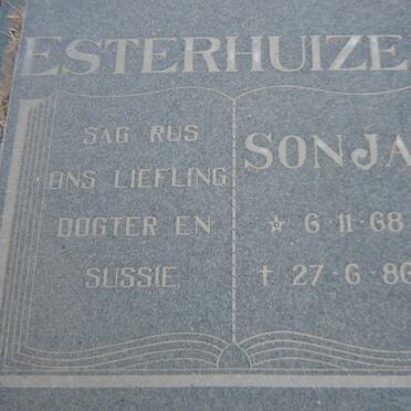 ESTERHUIZEN Sonja 1968-1986