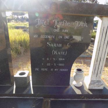 ZYL Lukas M., van 1945-2010 &amp; Sarah C. 1944-1993 :: VAN ZYL Baba 1997-1997