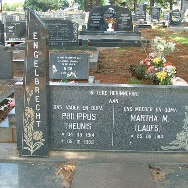 ENGELBRECHT Philippus Theunis 1914-1992 &amp; Martha M. LAUFS 1914-
