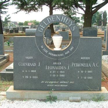GELDENHUYS Coenraad J. 1988-1980 &amp; Petronella A.C. 1889-1962 :: GELDENHUYS Loenardus J. 1921-1980