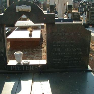 PIETERSE Willem Gerhardus 1912-1976 &amp; Elsie Susanna 1919-1973 