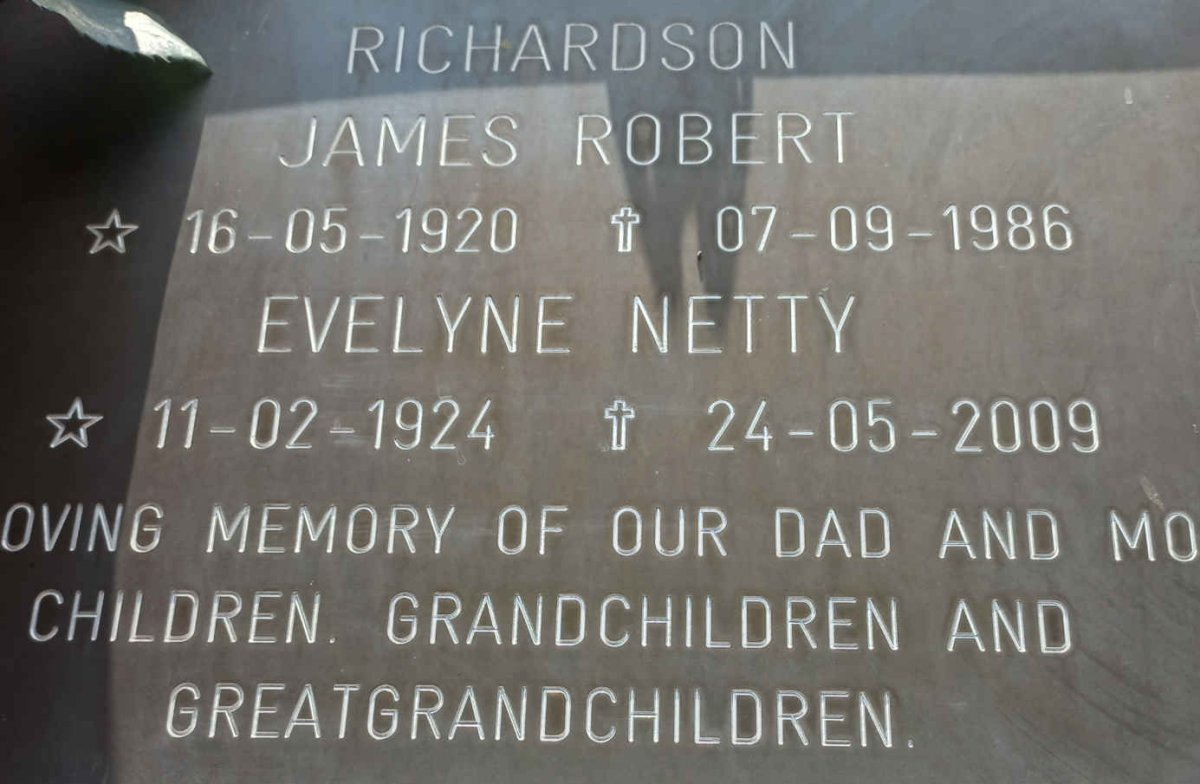 RICHARDSON James Robert 1920-1986 &amp; Evelyne Netty 1924-2009