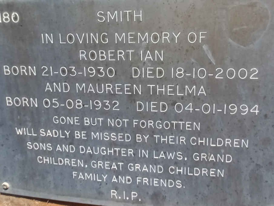 SMITH Robert Ian  1930-2002 &amp; Maureen Thelma 1932-1994