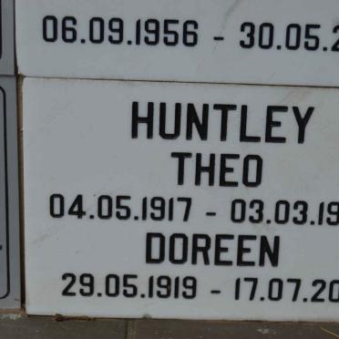 HUNTLEY Theo 1917-1997 &amp; Doreen 1919-2011