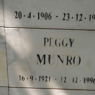 MUNRO Peggy 1921-1996