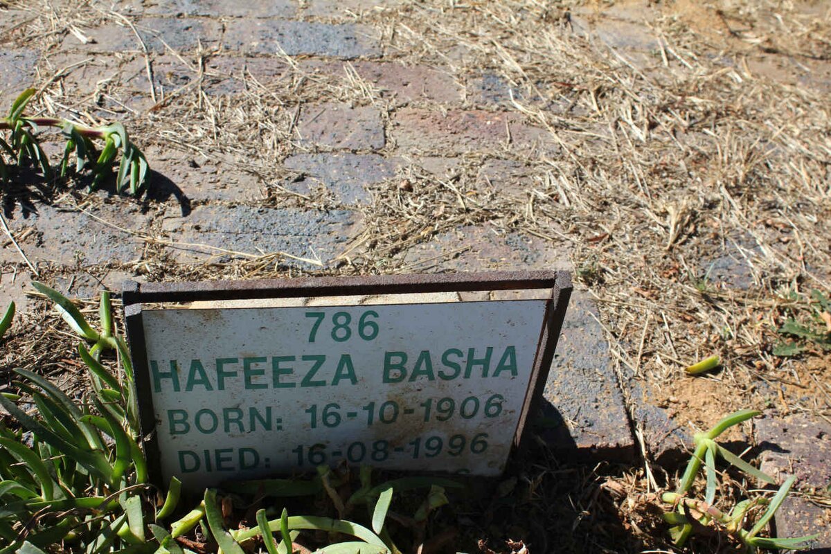 BASHA Hafeeza 1906-1996