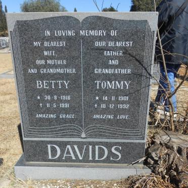 DAVIDS Tommy 1901-1992 &amp; Betty 1916-1991