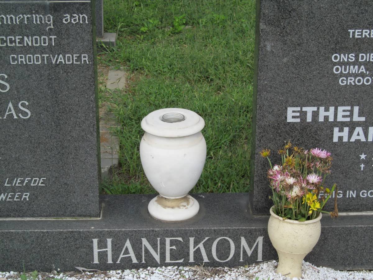 HANEKOM Tobias Nicholaas 1915-1980 &amp; Ethel Kathleen 1911-2009