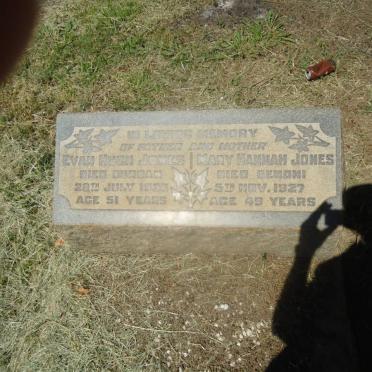 JONES Evan Hugh -1926 &amp; Mary Hannah -1927