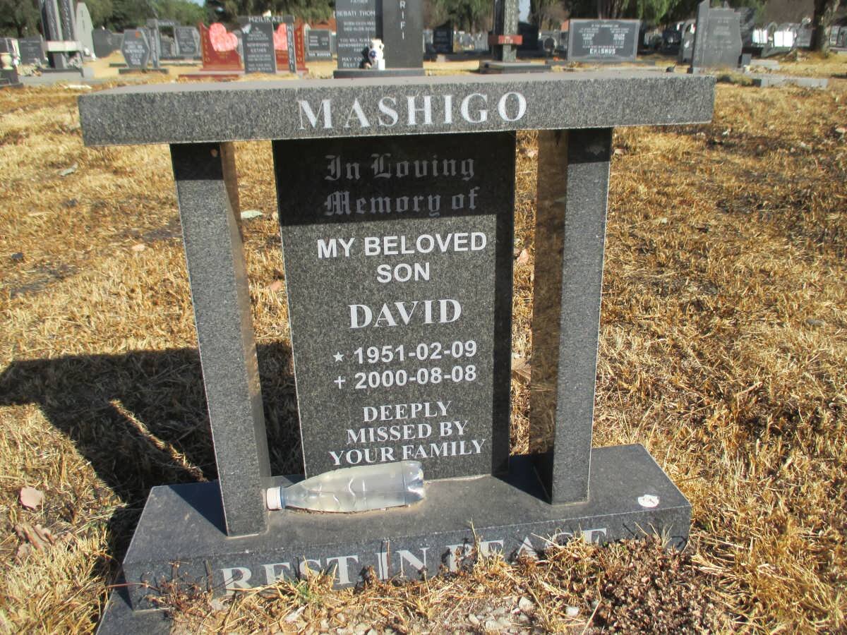 MASHIGO David 1951-2000