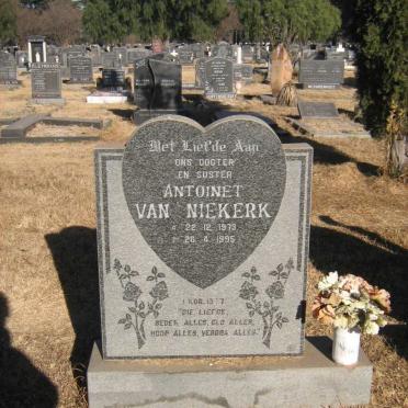 NIEKERK Antoinet, van 1973-1995