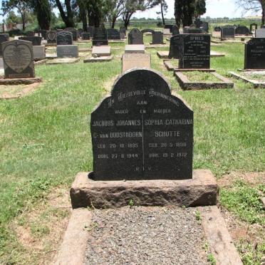OUDSTHOORN Jacobus Johannes, van 1895-1944 &amp; Sophia Catharina SCHUTTE 1898-1972