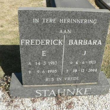 STAHNKE Frederick E. 1910-1985 &amp; Barbara J. 1913-2004