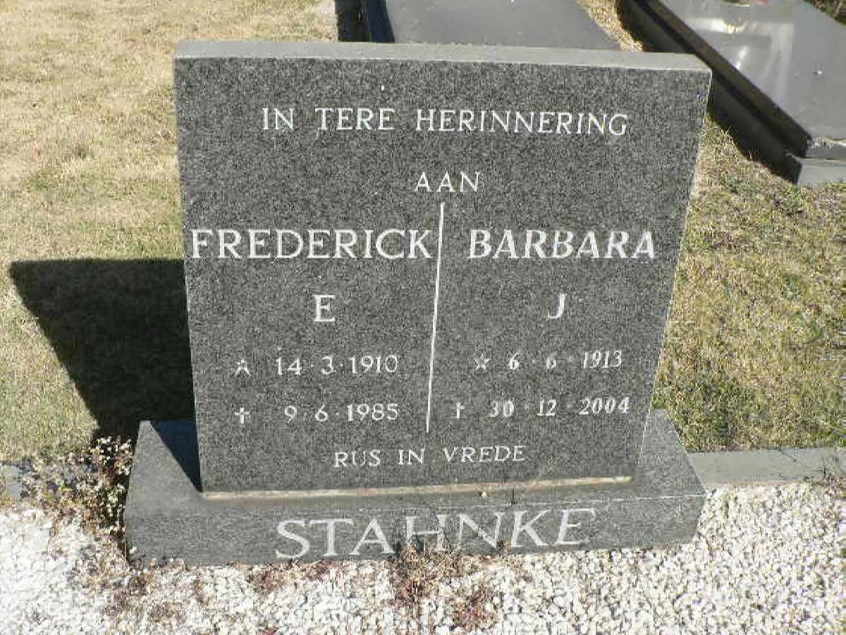 STAHNKE Frederick E. 1910-1985 &amp; Barbara J. 1913-2004