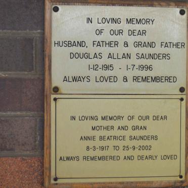 SAUNDERS Douglas Allan 1915-1996 :: SAUNDERS Annie Beatrice 1917-2002
