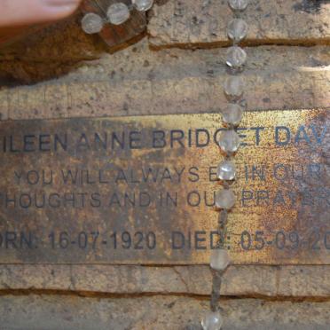 DAVIS Eileen Anne Bridget 1920-2003