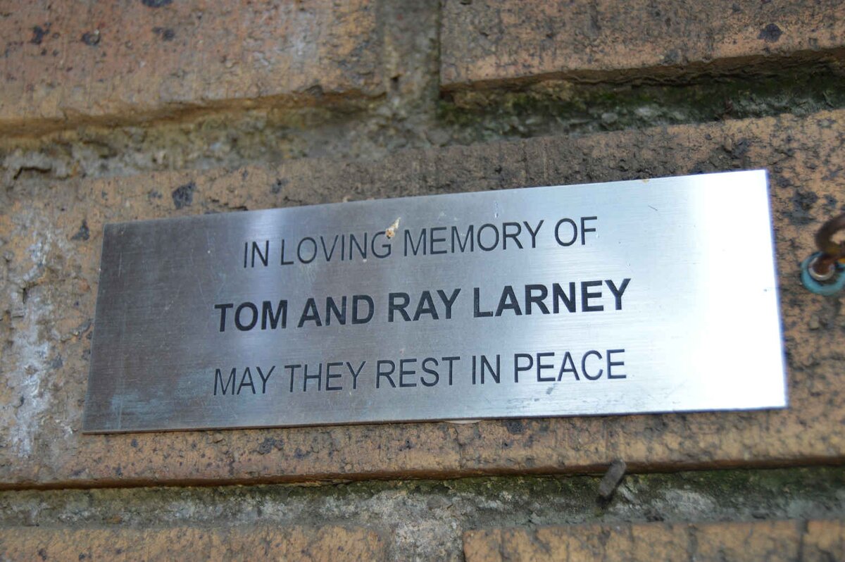 LARNEY Tom &amp; Ray