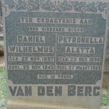 BERG Daniel Wilhelmus, van den 1897-1945 &amp; Petronella Aletta 1898-1965