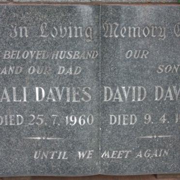 DAVIES Ali -1960 :: DAVIES David -1961