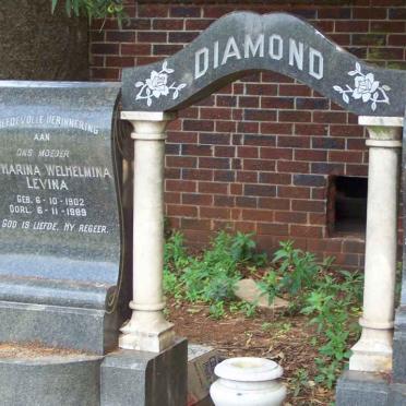 DIAMOND Jacobus Osterwald 1896-1959 &amp; Catharina Welhelmina Levina 1902-1989