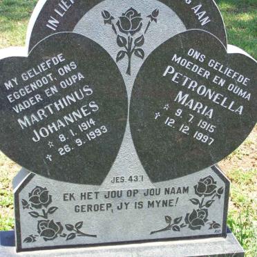 DYK Marthinus Johannes, van 1914-1993 &amp; Petronella Maria 1915-1997