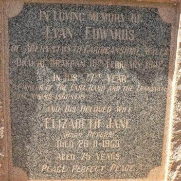 EDWARDS Evan -1942 &amp; Elizabeth Jane PETERS -1953