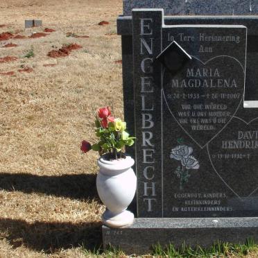 ENGELBRECHT David Hendrik J. 1932- &amp; Maria Magdalena 1933-2007
