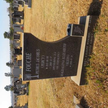 FOUCHÉ Petrus Jacobus 1933-2000 &amp; Magdalena Elizabeth 1939-