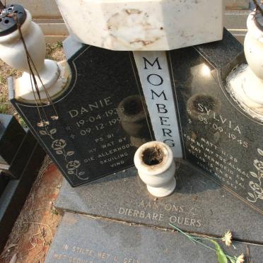 MOMBERG Danie 1938-1992 &amp; Sylvia 1945-