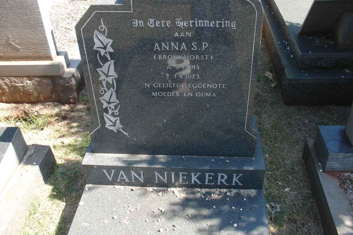 NIEKERK Anna S.P. van nee BRONKHORST 1915-1973