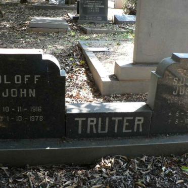 TRUTER Oloff John 1916-1978 &amp; Susanna Justina 1904-19?1