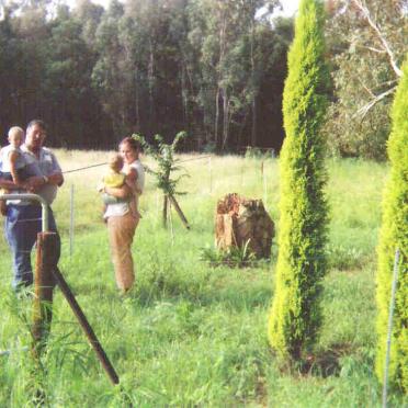 Gauteng, BRONKHORSTSPRUIT district, Balmoral, Spitskop, farm cemetery