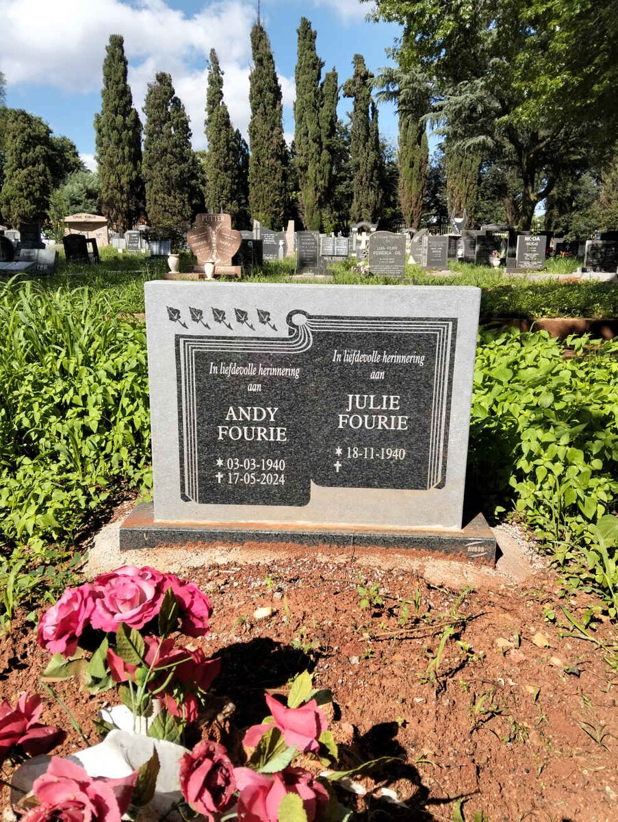 FOURIE Andy 1940-2024 & Julie 1940-