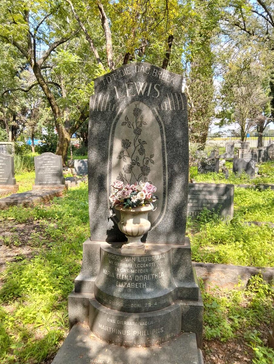 LEWIS Marthinus Phillipus 1897-1969 & Maria Elena Dorethea Elizabeth 1900-1955 _1