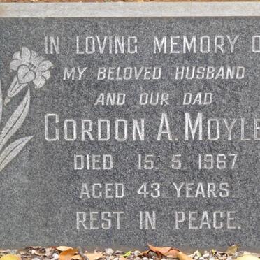 MOYLE Gordon A. -1967 :: WESSELS Elizebeth Johanna 1927-2009 :: MOYLE Daniel John 1949-2008 _2