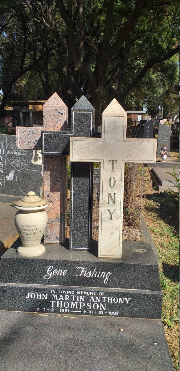 THOMPSON Patricia Lorraine 1946-2015 :: THOMPSON John Martin Anthony 1981-1997 _1