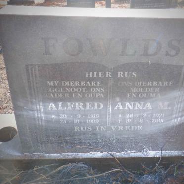 FOWLDS Alfred 1919-1999 &amp; Anna M. 1921-2001