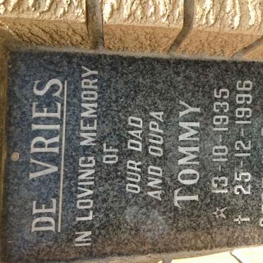 VRIES Tommy, de 1935-1996