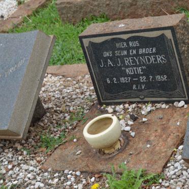 REYNDERS Daniel Wilhelmus 1903-1965 &amp; Francis Elida 1902-1980 :: REYNDERS J.A.J. 1927-1952