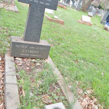 ESTMENT Arthur &amp; Gladys