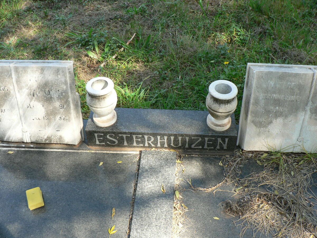 ESTERHUIZEN Josias Johannes 1915-1997 &amp; Elsie Jacoba 1911-1977