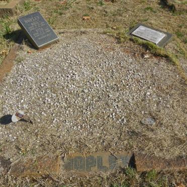 HOPLEY Bill 1917-1984 &amp; Rita 1922-1985 :: HOPLEY Johnny -1946