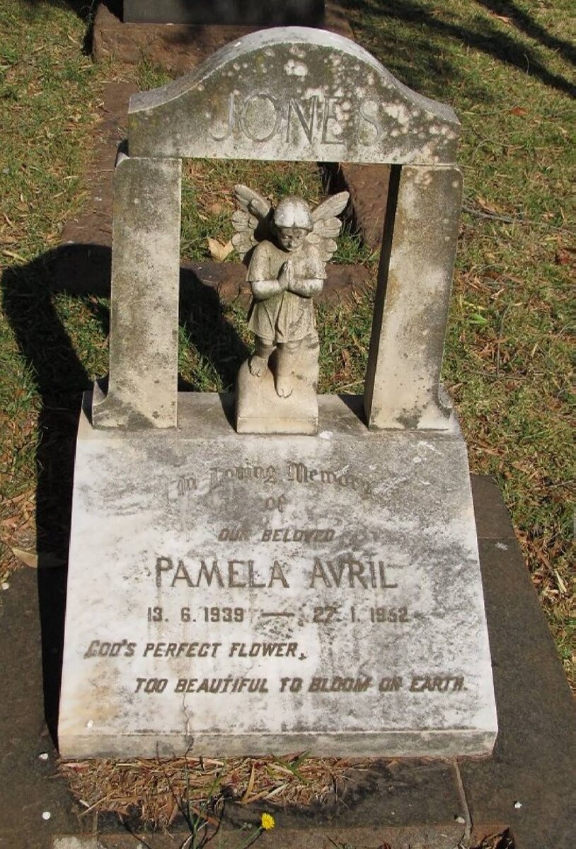 JONES Pamela Avril 1939-1952
