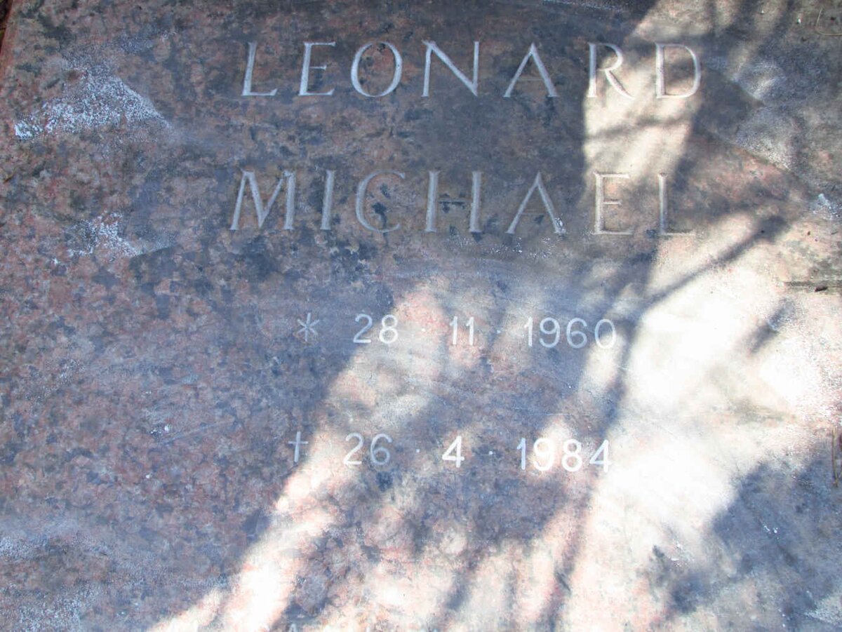 KNOETZE Hendriena Alida 1940-1964 :: KNOETZE Leonard Michael 1960-1984