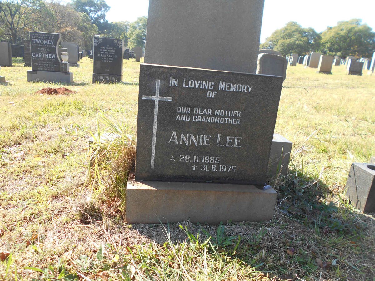 LEE Annie 1885-1975